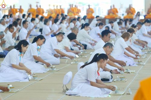 ภาพ No.240144:วันเสาร์ที่ 23 สิงหาคม พ.ศ. 2568 (วันพระ แรม 14 ค่ำ เดือน 9) พิธีบุพเปตพลี ครั้งที่ 169 ร่วมอุทิศบุญแด่หมู่ญาติที่ล่วงลับไปแล้ว และสืบทอดอายุพระพุทธศาสนา ณ หอฉันคุณยายอาจารย์ฯ วัดพระธรรมกาย