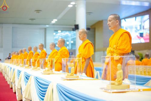 ภาพ No.159544:สัมมนาพิเศษและพิธีมอบองค์พระธรรมกาย 2,000 องค์ ณ ห้องแก้วสารพัดนึก 1 วัดพระธรรมกาย วันอาทิตย์ต้นเดือนที่ 6 ตุลาคม พ.ศ. 2567