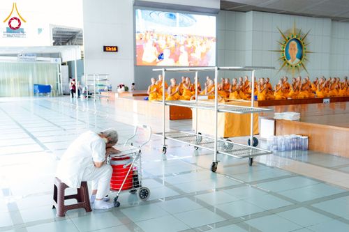 ภาพ No.226595:วันที่ 26 พฤษภาคม พ.ศ. 2568 พิธีบุพเปตพลี ครั้งที่ 164 ร่วมอุทิศบุญแด่หมู่ญาติที่ล่วงลับไปแล้ว และสืบทอดอายุพระพุทธศาสนา ณ หอฉันคุณยายอาจารย์ฯ วัดพระธรรมกาย