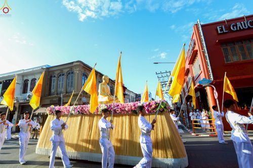 ภาพ No.248786:วันที่ 20 กันยายน พ.ศ. 2568 พิธีอัญเชิญรูปหล่อหลวงปู่วัดปากน้ำ ภาษีเจริญ จากวัดมงคลนิมิตร พระอารามหลวง เพื่อประดิษฐาน ณ วิหารพระมงคลเทพมุนี (สด จนฺทสโร)  ศูนย์ปฏิบัติธรรมภูเก็ต จ.ภูเก็ต