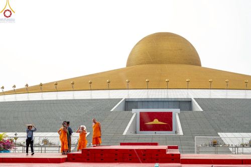 ภาพ No.218689:วันพฤหัสบดีที่ 17 เมษายน พ.ศ. 2568 การเตรียมงานในลานธรรม , สภาธรรมกายสากล , วิหารคด  เพื่องานวันคุ้มครองโลก 22 เมษายน พ.ศ. 2568