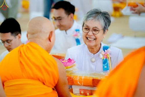 ภาพ No.177439:พิธีถวายภัตตาหารเมนูสวรรค์ และพิธีบุพเปตพลี ครั้งที่ 158 ร่วมอุทิศบุญแด่หมู่ญาติที่ล่วงลับไปแล้ว และสืบทอดอายุพระพุทธศาสนา ณ วัดพระธรรมกาย วันที่ 30 พฤศจิกายน พ.ศ.2567 (วันพระ แรม 15 ค่ำ เดือน 12)