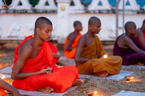 ภาพ No.141114:PhotoStory มหาศรัทธา ธรรมยาตราศรีลังกา EP.6 พิธีจุดวิสาขประทีป 6 วัด ถวายเป็น พุทธบูชา  โครงการสยาม-ลังกา ธรรมยาตรา  ฉลองเทศกาลวิสาขบูชาแห่งชาติ ศรีลังกา  บูชาธรรม 80 ปี หลวงพ่อธัมมชโย วันที่ 16 พฤษภาคม พ.ศ. 2567