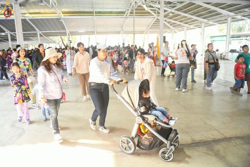 ภาพ No.193932:วัดพระธรรมกาย จัดงานวันเด็กแห่งชาติ ประจำปี พ.ศ.2568 ออกร้านอาหาร 200 ร้าน มอบของขวัญหลายหมื่นชิ้น วันที่ 12 มกราคม พ.ศ. 2568 วัดพระธรรมกาย อ.คลองหลวง จ.ปทุมธานี