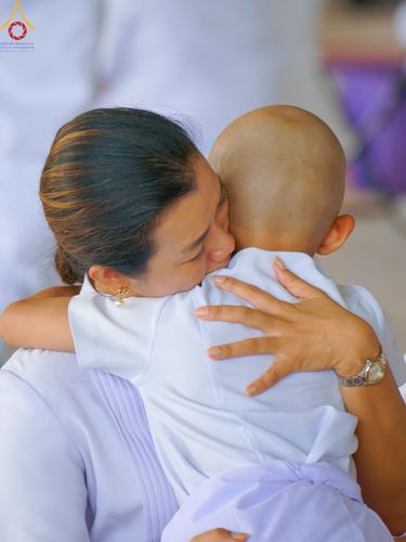 ภาพ No.133974:พิธีขอขมามอบผ้าไตร โครงการบรรพชาสามเณร ศูนย์อบรมวัดพระธรรมกาย ณ วัดพระธรรมกาย วันเสาร์ที่ 6 เมษายน พ.ศ. 2567