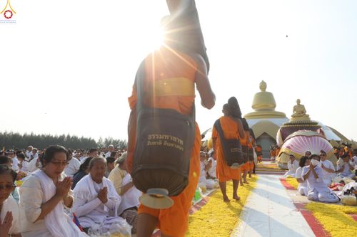 ภาพ No.299701:วันที่ 18 มกราคม พ.ศ. 2569 พิธีต้อนรับพระธรรมยาตรา (ภาพชุดที่ 2) ณ อนุสรณ์สถานลำดับที่ 5  สถานที่เผยแผ่วิชชาธรรมกายครั้งแรก อนุสรณ์สถานบางปลา วัดบางปลา อำเภอบางเลน จังหวัดนครปฐม ในโครงการธรรมยาตรา กตัญญูบูชา มหาปูชนียาจารย์ พระมงคลเทพมุนี(สด จนฺทสโร) พระ