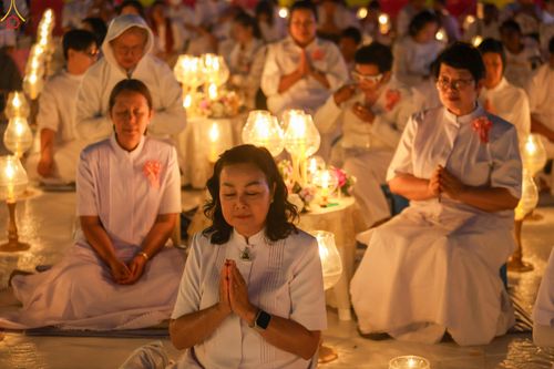 ภาพ No.302310:วันที่ 23 มกราคม พ.ศ. 2569 พิธีจุดประทีปธรรมถวายเป็นพุทธบูชา (ภาพชุดที่ 2) และบูชาธรรมมหาปูชนียาจารย์  ณ อนุสรณ์สถานลำดับที่ 5 สถานที่เผยแผ่วิชชาธรรมกายครั้งแรก อนุสรณ์สถานบางปลา วัดบางปลา อำเภอบางเลน จังหวัดนครปฐม ในโครงการธรรมยาตรา กตัญญูบูชา มหาปูชนีย