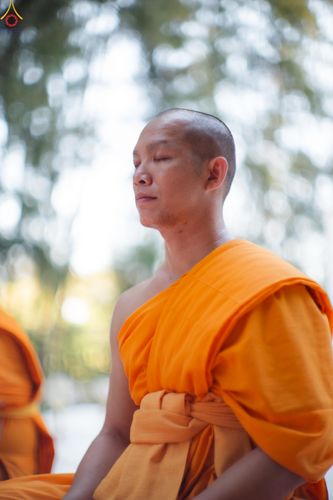 ภาพ No.290021:วันที่ 6 มกราคม พ.ศ. 2569 พิธีจุดประทีปถวายเป็นพุทธบูชา และบูชาธรรมมหาปูชนียาจารย์ (ภาพชุดที่ 2) ณ อนุสรณ์สถานมหาวิหารพระมงคลเทพมุนี (โลตัสแลนด์) อ.สองพี่น้อง จ.สุพรรณบุรี ในโครงการธรรมยาตรา กตัญญูบูชา มหาปูชนียาจารย์ พระมงคลเทพมุนี(สด จนฺทสโร) พระผู้ปรา