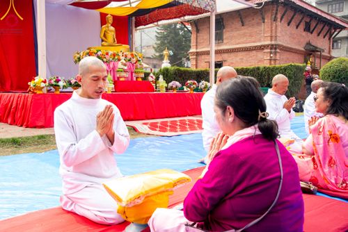 ภาพ No.313429:วันพฤหัสบดีที่ 12 มีนาคม พ.ศ. 2569 พิธีมอบบาตรและผ้าไตรในโครงการบรรพชาสามเณร 500 รูป  ณ นาคบาฮาล (Nagbahal) ประเทศเนปาล