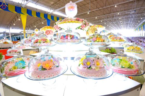 ภาพ No.83025:พิธีตักบาตร ณ บ้านแก้วเรือนทองคุณยายอาจารย์ฯ พิธีบูชาข้าวพระ ณ สภาธรรมกายสากล วัดพระธรรมกาย ในวันอาทิตย์ต้นเดือนที่ 2 ก.ค. พ.ศ.2566