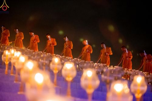 ภาพ No.160706:พิธีจุดประทีป 20,000 ดวง บูชาพระมหาธรรมกายเจดีย์ และบูชาพระมงคลเทพมุนี (สด จนฺทสโร) พระผู้ปราบมาร ณ ลานธรรม พระมหาธรรมกายเจดีย์ วัดพระธรรมกาย จ.ปทุมธานี วันที่ 10 ตุลาคม พ.ศ. 2567