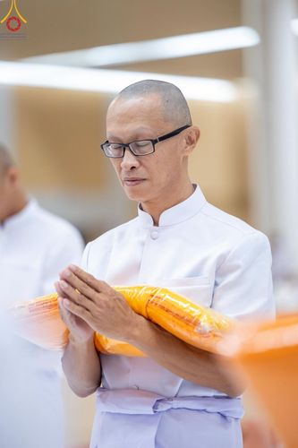 ภาพ No.217073:วันเสาร์ที่ 12 เมษายน พ.ศ. 2568 พิธีเวียนประทักษิณรอบพระมหาธรรมกายเจดีย์  พิธีวันทาเจดีย์ พิธีขอขมาและมอบผ้าไตร ในโครงการอุปสมบทหมู่ บูชาธรรมหลวงพ่อธัมมชโย, โครงการธรรมทายาท ระดับอุดมศึกษา รุ่นที่ 52 ,  โครงการบวชพระนานาชาติ AEC & WAB CEO รุ่นที่ 4 , ณ ว