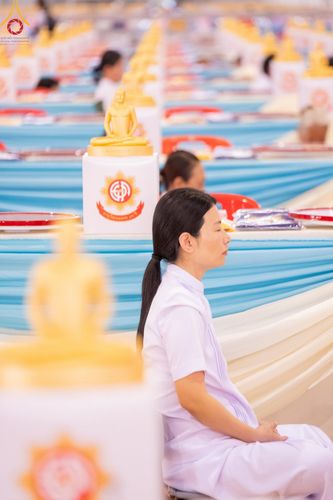 ภาพ No.60441:การต้อนรับพระสังฆาธิการ 10,000 กว่าวัดทั่วประเทศ พิธีมอบปัจจัยช่วยเหลือครู 4 จังหวัดชายแดนภาคใต้ พิธีปฏิบัติธรรม ในวันคุ้มครองโลก วันจันทร์ที่ 22 เมษายน พ.ศ.2567 ณ วัดพระธรรมกาย จ.ปทุมธานี