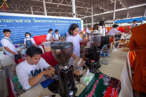 ภาพ No.59763:V.39 ทุ่มสุดใจ ธรรมชัย 80 ปี การเตรียมงาน การปฏิบัติงาน ของเจ้าหน้าที่หน่วยงานต่างๆ เพื่อพิธีฉลองอายุวัฒนมงคล 80 ปี หลวงพ่อธัมมชโย และรับถวายมหาสังฆทาน 10,000 กว่าวัดทั่วประเทศ ในวันคุ้มครองโลก จันทร์ที่ 22 เมษายน พ.ศ. 2567