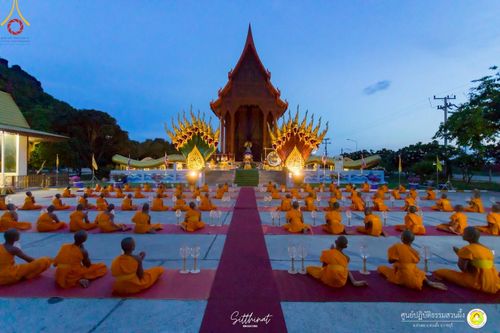 ภาพ No.222272:วันที่ 26-27 เมษายน พ.ศ. 2568 ศูนย์ปฏิบัติธรรมสวนผึ้ง ร่วมกับ ธุดงค์คสถานประจวบคีรีขันธ์ และวัดอ่าวน้อย  จัดกิจกรรมเดินธรรมยาตรา ตักบาตรข้าวสารอาหารแห้ง และจุดประทีปถวายเป็นพุทธบูชา ณ วัดอ่าวน้อย จ.ประจวบคีรีขันธ์