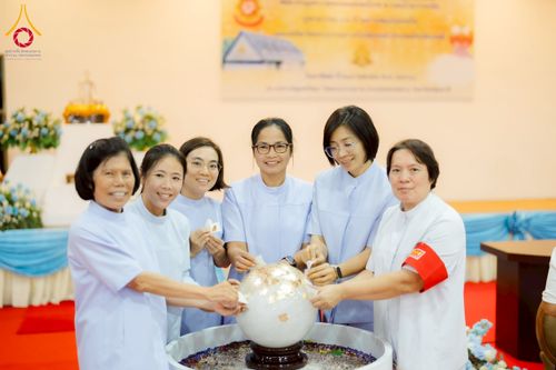 ภาพ No.221499:วันอาทิตย์ที่ 27 เมษายน พ.ศ. 2568 พิธีเจริญพระพุทธมนต์สมโภชดวงแก้วธรรมชัย เนื่องในโอกาสบูชาธรรม 81 ปีหลวงพ่อธัมมชโย อัญเชิญประดิษฐานเนื่องในโอกาสสถาปนาวัดพระธรรมกายไอซ์แลนด์ ณ อาคารปลูกศรัทธา 1 วัดพระธรรมกาย อำเภอคลองหลวง จังหวัดปทุมธานี