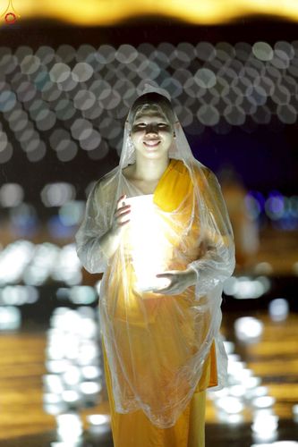 ภาพ No.244333:วันที่ 7 กันยายน พ.ศ. 2568 พิธีจุดประทีป วันครูผู้ค้นพบวิชชาธรรมกาย ณ ลานธรรมฯ และวิหารคด วัดพระธรรมกาย