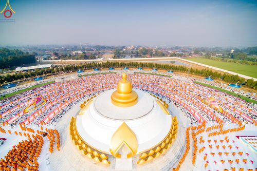 ภาพ No.201151:พิธีตักบาตรพระธรรมยาตรา ณ อนุสรณ์สถานลำดับที่ 5 สถานที่เผยแผ่วิชชาธรรมกายครั้งแรก อนุสรณ์สถานบางปลา วัดบางปลา อำเภอบางเลน จังหวัดนครปฐม ในโครงการธรรมยาตรา กตัญญูบูชา มหาปูชนียาจารย์ พระมงคลเทพมุนี(สด จนฺทสโร) พระผู้ปราบมาร อนุสรณ์สถาน 7 แห่ง ปีที่ 13