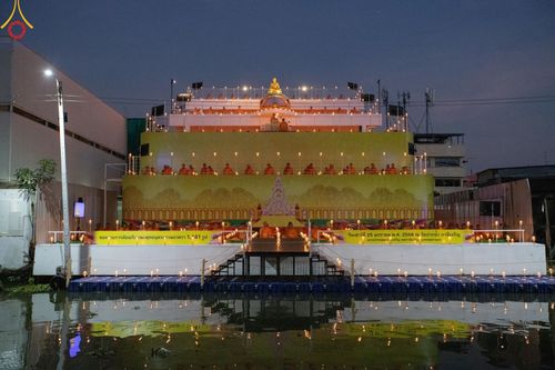 ภาพ No.201694:พิธีจุดประทีปถวายเป็นพุทธบูชา และบูชาธรรมมหาปูชนียาจารย์ ณ อาคารธรรมยาตรา กตัญญูบูชามหาปูชนียาจารย์ ตรงข้ามวัดปากน้ำภาษีเจริญ จ.กรุงเทพมหานคร ในโครงการธรรมยาตรา กตัญญูบูชา มหาปูชนียาจารย์ พระมงคลเทพมุนี(สด จนฺทสโร) พระผู้ปราบมาร อนุสรณ์สถาน 7 แห่ง