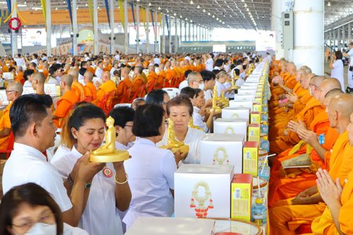 ภาพ No.60068:พิธีเจริญพระพุทธมนต์ "ฉลองอายุวัฒนมงคล 80 ปี หลวงพ่อธัมมชโย" พิธีถวายไทยธรรม คณะสงฆ์ 10,000 กว่าวัดทั่วประเทศ ในวันคุ้มครองโลก วันจันทร์ที่ 22 เมษายน พ.ศ. 2567 ณ สภาธรรมกายสากล วัดพระธรรมกาย จ.ปทุมธานี