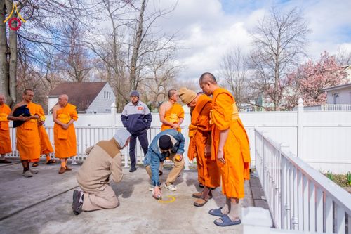 ภาพ No.62502:คณะศิษยานุศิษย์รวมใจสถาปนาและสมโภช ธรรมจักร เพื่ออัญเชิญประดิษฐาน ณ ยอดอุโบสถ 80 ปี หลวงพ่อธัมมชโย วัดพระธรรมกายนิวเจอร์ซี ประเทศสหรัฐอเมริกา  วันอาทิตย์ที่ 7 เมษายน พ.ศ. 2567