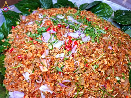 ภาพ No.203797:พิธีถวายภัตตาหารเป็นสังฆทาน แด่พระธรรมยาตรา ณ วัดพระธรรมกาย ตำบลคลองสาม อำเภอคลองหลวง จังหวัดปทุมธานี ในโครงการธรรมยาตรา กตัญญูบูชา มหาปูชนียาจารย์ พระมงคลเทพมุนี(สด จนฺทสโร) พระผู้ปราบมาร อนุสรณ์สถาน 7 แห่ง ปีที่ 13 วันที่ 30 มกราคม พ.ศ. 2568