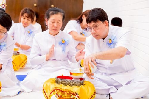 ภาพ No.252361:วันที่ 4-5 ตุลาคม พ.ศ. 2568  วัดพระธรรมกายแคลิฟอร์เนีย ประเทศสหรัฐอเมริกา ได้จัดพิธีตัดปอยผม โดยคณะสงฆ์ ญาติ ๆ และสาธุชน ให้กับนาคธรรมทายาท 8 ท่าน และได้จัดพิธีบรรพชา-อุปสมบท ฉลองพิธีทอดกฐินบรมจักรพรรดิ สร้างอุโบสถ 82 ปี บูชาธรรมหลวงพ่อธัมมชโย