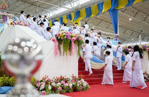 ภาพ No.86963:พิธีตักบาตร , พิธีบูชาข้าวพระ , พิธีจุดเทียนใจ ไฟนิรันดร์ อนันตชัย ในวันอาทิตย์ต้นเดือน 3 กันยายน พ.ศ. 2566 ณ วัดพระธรรมกาย