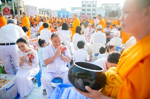 ภาพ No.312830:วันอาทิตย์ที่ 8 มีนาคม พ.ศ.2569 ทำบุญเมืองนครราชสีมา 558 ปี ตักบาตรพระ 10,000 รูป (ภาพชุดที่ 2)