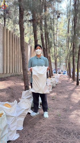 ภาพ No.198846:V.50 สารพัดV สารพัดดี ที่ธรรมยาตรา ในโครงการธรรมยาตรา กตัญญูบูชา มหาปูชนียาจารย์ พระมงคลเทพมุนี(สด จนฺทสโร) พระผู้ปราบมาร อนุสรณ์สถาน 7 แห่ง ปีที่ 13 ระหว่างวันที่ 2-31 มกราคม พ.ศ. 2568