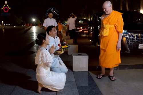 ภาพ No.266421:วันพุธที่ 5 พฤศจิกายน พ.ศ. 2568 (วันพระ ขึ้น 15 ค่ำ เดือน 12) พิธีลอยกระทงธรรม  ณ สระมหาเศรษฐีทะเลบุญ มหาวิหารพระมงคลเทพมุนี วัดพระธรรมกาย จ.ปทุมธานี