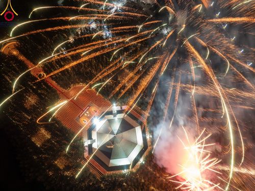 ภาพ No.107241:พิธีจุดประทีปถวายเป็นพุทธบูชา และบูชาธรรมมหาปูชนียาจารย์ ในโครงการธรรมยาตรากตัญญูบูชา มหาปูชนียาจารย์ พระมงคลเทพมุนี(สด จนฺทสโร) พระผู้ปราบมาร  อนุสรณ์สถาน 7 แห่ง ปีที่ 12  วันที่ 6 มกราคม พ.ศ. 2567 ณ อนุสรณ์สถานมหาวิหารพระมงคลเทพมุนี อ.สองพี่น้อง จ.สุพร