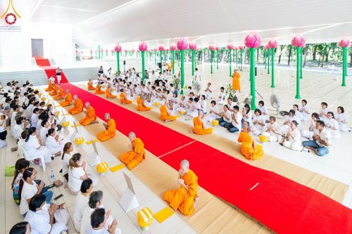 ภาพ No.159825:พิธีตัดปอยผมปลงผมนาคธรรมทายาท, พิธีบรรพชาอุปสมบทหมู่ โครงการอุปสมบทหมู่บูชาธรรม 140 ปี พระมงคลเทพมุนี (สด จนฺทสโร) ณ โบสถ์พระไตรปิฏก วัดพระธรรมกาย วันเสาร์ที่ 5 ตุลาคม พ.ศ. 2567