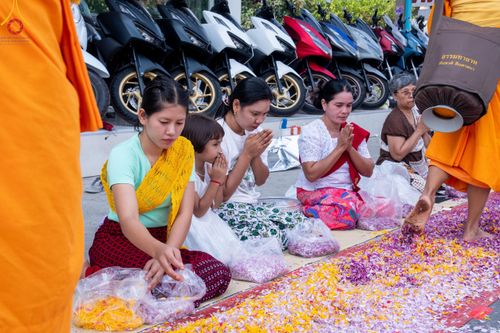 ภาพ No.120139:พิธีต้อนรับพระธรรมยาตรา ในโครงการธรรมยาตรา กตัญญูบูชา มหาปูชนียาจารย์ พระมงคลเทพมุนี(สด จนฺทสโร) พระผู้ปราบมาร อนุสรณ์สถาน 7 แห่ง ปีที่ 12 วันที่ 28 มกราคม พ.ศ. 2567 ณ วัดพระธรรมกาย จ.ปทุมธานี