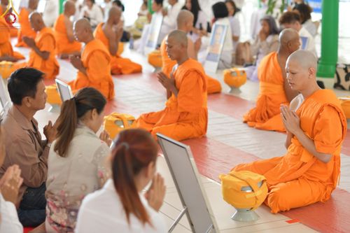 ภาพ No.199794:โครงการอุปสมบทหมู่บูชาธรรม 116 ปี คุณยายอาจารย์มหารัตนอุบาสิกาจันทร์ ขนนกยูง โครงการอุปสมบทหมู่ธรรมทายาท ระดับอุดมศึกษา รุ่นที่ 51 ภาคฤดูหนาว  ณ โบสถ์พระไตรปิฏก วัดพระธรรมกาย จ.ปทุมธานี  วันที่ 11 มกราคม พ.ศ. 2568 โดยมีพระครูปลัดรัตนวีรวัฒน์ เจ้าอาวาสวัด