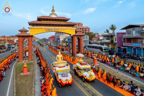 ภาพ No.213024:วันที่ 14 - 15 มีนาคม พ.ศ. 2568 คณะสงฆ์และสามเณรเดินธรรมยาตรา ในโครงการบวชสามเณรเนปาล 500 รูป ไปยังสถานที่รอบมายาเทวีและลุมพินีเกรด ณ ลุมพินี ประเทศเนปาล