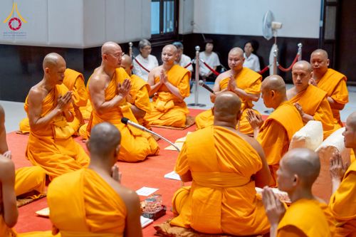 ภาพ No.244907:วันเสาร์ที่ 6 กันยายน พ.ศ. 2568 พิธีถวายบาตร บรรพชา อุปสมบทของนาคธรรมทายาท โครงการอุปสมบทหมู่บูชาธรรมครบรอบ 108 ปี  วันครูผู้ค้นพบวิชชาธรรมกาย ณ โบสถ์พระไตรปิฎก วัดพระธรรมกาย