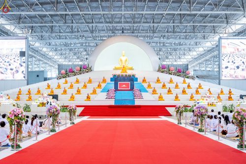 ภาพ No.227994:วันอาทิตย์ที่ 1 มิถุนายน พ.ศ. 2568 พิธีตักบาตร , พิธีบูชาข้าวพระ ณ วัดพระธรรมกาย จ.ปทุมธานี