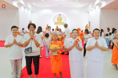 ภาพ No.216311:วันเสาร์ที่ 5 เมษายน พ.ศ. 2568 พิธีตัดปอยผม พิธีขอขมาผู้ปกครอง พิธีขอขมามอบผ้าไตร พิธีบรรพชา พิธีถวายบาตรสามเณร ณ ศูนย์ปฏิบัติธรรมและศูนย์อบรมเยาวชนเพชรบุรี ต.ท่าแลง อ.ท่ายาง จ.เพชรบุรี