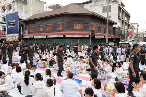 ภาพ No.126895:V.30 เต็มที่ เพื่อโคราช การเตรียมงาน ปฏิบัติงาน และเก็บงาน ของเจ้าหน้าที่หน่วยงานต่างๆ ทุกภาคส่วน เพื่อพิธีทำบุญเมืองนครราชสีมา ฉลอง 556 ปี ตักบาตรพระ 10,000 รูป ในวันเสาร์ที่ 2 มีนาคม พ.ศ.2567 ณ อนุสาวรีย์ท้าวสุรนารี จ.นครราชสีมา จัดโดย คณะสงฆ์จังหวัดนค