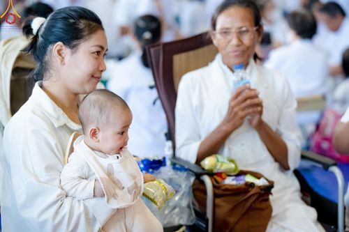 ภาพ No.207357:พิธีตักบาตร และปฏิบัติธรรมช่วงสาย ในวันมาฆบูชา วันพุธที่ 12 กุมภาพันธ์ พ.ศ. 2568 ณ วัดพระธรรมกาย จังหวัดปทุมธานี