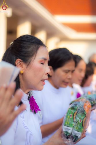 ภาพ No.116164:พิธีตักบาตรพระธรรมยาตรา ณ อนุสรณ์สถานลำดับที่ 4 สถานที่เกิดด้วยกายธรรม วัดโบสถ์(บน) จ.นนทบุรี วันที่ 21 มกราคม พ.ศ. 2567