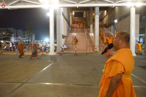 ภาพ No.225180:วันที่ 20 - 27 เมษายน พ.ศ. 2568 "ภาพแห่งความปลื้มที่ไม่มีวันจบ" คณะสงฆ์สามเณร เจ้าหน้าที่ และสาธุชน ร่วมแรงร่วมใจกันเตรียมงานและเก็บงาน เพื่อวันคุ้มครองโลก พิธีถวายมหาสังฆทานคณะสงฆ์ 40,000 กว่าวัดทั่วประเทศ