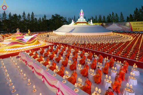 ภาพ No.192760:พิธีจุดประทีปถวายเป็นพุทธบูชา และบูชาธรรมมหาปูชนียาจารย์ ณ อนุสรณ์สถานคลองบางนางแท่น อ.สามพราน จ.นครปฐม ในโครงการธรรมยาตรา กตัญญูบูชา มหาปูชนียาจารย์ พระมงคลเทพมุนี(สด จนฺทสโร) พระผู้ปราบมาร อนุสรณ์สถาน 7 แห่ง ปีที่ 13 วันที่ 10 มกราคม พ.ศ. 2568