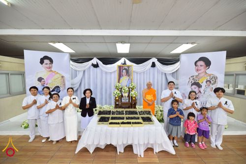 ภาพ No.267684:วันที่ 7 พฤศจิกายน พ.ศ. 2568 พสกนิกรอำเภอคลองหลวง รวมใจบำเพ็ญกุศลปัณรสมวาร (15 วัน) อุทิศถวายเป็นพระราชกุศลแด่ “สมเด็จพระพันปีหลวง” ณ วัดพระธรรมกาย