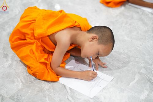 ภาพ No.61194:สามเณรออกบิณฑบาต และกิจกรรมอบรมสามเณร ในโครงการบรรพชาสามเณรฟื้นฟู พระพุทธศาสนาทั่วไทย ณ ศูนย์อบรมที่พักสงฆ์บ้านร่มเย็น จ.นราธิวาส วันที่ 2-15 เมษายน พ.ศ. 2567