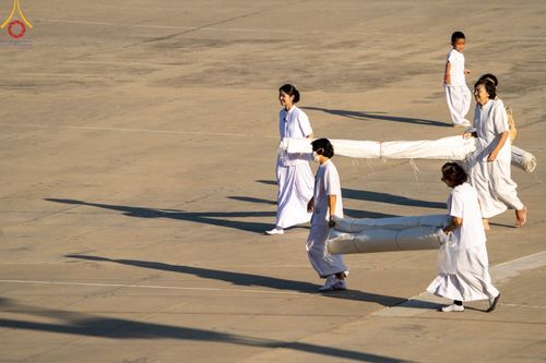 ภาพ No.105368:พิธีตักบาตรฉลองพระบวชใหม่ รุ่นบูชาธรรมมหาปูชนียาจารย์ และต้อนรับศักราชใหม่ วันจันทร์ที่ 1 มกราคม พ.ศ. 2567 ณ ลานธรรมพระมหาธรรมกายเจดีย์ วัดพระธรรมกาย