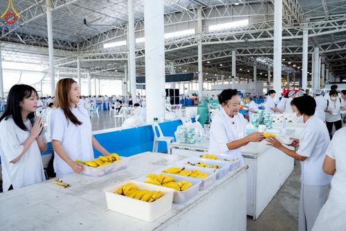 ภาพ No.159278:พิธีบูชาข้าวพระ ในวันอาทิตย์ต้นเดือน วันที่ 6 ตุลาคม พ.ศ. 2567 ณ สภาธรรมกายสากล วัดพระธรรมกาย