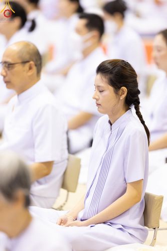 ภาพ No.139189:พิธีตักบาตร , พิธีบูชาข้าวพระ ณ ห้องแก้วสารพัด 1 สภาธรรมกายสากล วัดพระธรรมกาย วันอาทิตย์ต้นเดือนที่ 2 มิถุนายน พ.ศ. 2567