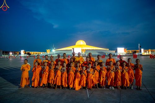 ภาพ No.219198:วันที่ 19-21 เมษายน พ.ศ. 2568 การเตรียมงานในลานธรรม , วิหารคด เพื่องานวันคุ้มครองโลก 22 เมษายน พ.ศ. 2568